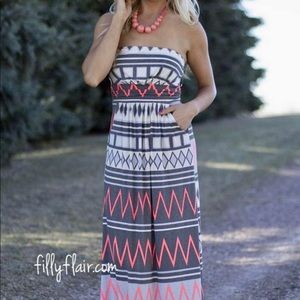 Filly Flair boutique - Strapless maxi - Gray and Pink.